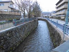 金沢は藩政期から受け継がれる用水の街。
鞍月用水は、犀川を水源として長町に流れる用水です。
金沢らしい景観と情緒に癒されます。

