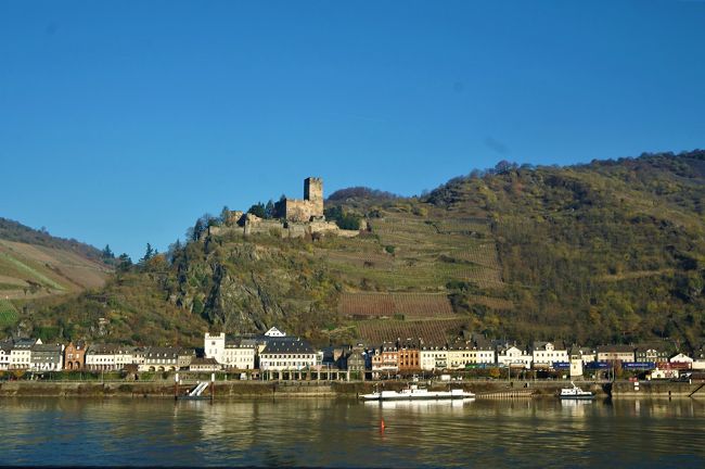 グーテンフェルス城<br />長らくホテルとして利用されていましたが、所有者が代わり、2006年末をもって閉館したそうです。