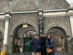 本日は雪模様。
雨ではなくてよかったのですが、寒い！
朝一に北京動物園に来ました。