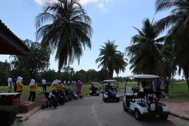 Eastern Star Country Club &amp; Resort/2回目<br />多くのプレーヤーはシルバーでカート利用者多し。