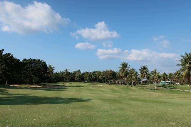 Eastern Star Country Club &amp; Resort/2回目<br />日傘さす場面有り。<br />白からプレーで距離が有り。<br />フェアーウエーが狭く感じるホールあり、どうも体がちじこまり、<br />体回転が不十分。