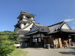 　いざ、天守の中へ。高知城は現存天守に加えて、天守だけではなく、その周りの御殿も残っているという、稀有な城です。