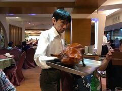 家族と合流し北京ダックを食べに台北中山にある天厨菜館へ
ここは北京ダックがやすいでしょう

（この地区は福大山東蒸餃大王や鼎泰豐三越店があります）