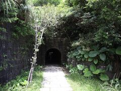 千と千尋の神隠しのトンネルそっくりやん
「千と千尋の神隠し　トンネル」で画像検索

ここもガイドさんが案内してくれます