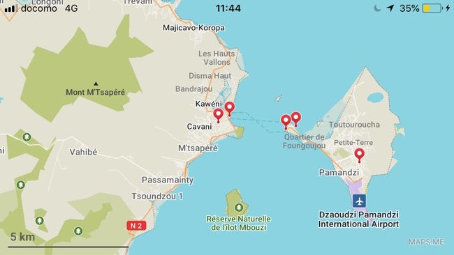 本日の宿のあるマムズへは、空港からフェリー乗り場にシェアタクシーで移動して、船に乗るというルート