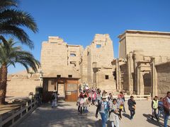 10:00
「ラムセス３世葬祭殿」

セキュリティチェックをうけて、門を入ります。
この門はシリア風だそうです。