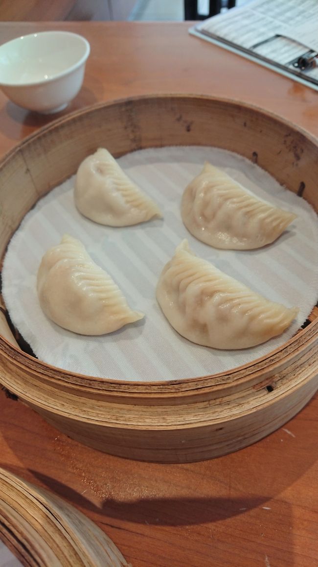 海老と豚肉の飲茶。<br />こちらも小籠包と同じく、中に熱々スープが入ってるので、要注意！