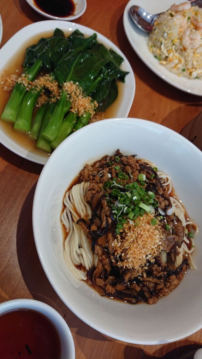 椎茸と豚挽き肉の汁なし麺。<br />最近、椎茸にはまってるから……(^^;<br /><br />ラー油足したら美味しさアップだろうな……と思ったけど……<br />脂質管理中なんで、泣く泣く……(-_-)