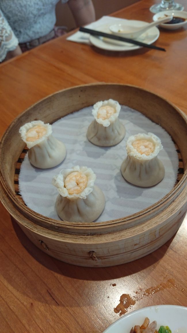 海老シュウマイ<br />これはちょっと……(^^;<br /><br />３人でお会計は2,300バーツくらいでした。<br />サービスチャージ10%、TAX7%込みです。<br />お会計は注文シートを持って、入口でお支払いです。