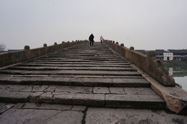 長い時を感じる石造りの橋。