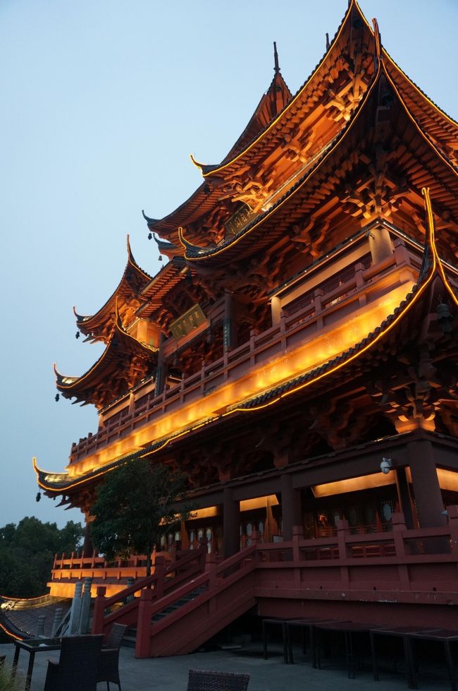 日も暮れてきて、城隍閣もライトアップ