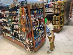 隣のABCストアで飲み物をゲット☆して。