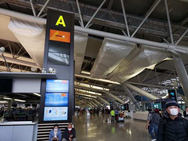 出発の大阪関西空港に着いた時から、旅行客がマスク。<br />中国のコロナウイルスの影響です。<br /><br />おまけに3人で出発の予定が、<br />案内役の1人が、事故で緊急入院。<br />出発の1時間前まで悩み、<br />ついに2人だけで出発を決意しました。<br />何故なら、<br />（手配はしてくれていますが、How toがわからない、<br />おまけに英語苦手、タイ語は全然わからない。）<br />からでした。