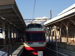 途中、渋温泉があったので行くか迷ったのですが、食事もまだなので今回は湯田中まで戻ることに。

次回は渋温泉に泊まりで来てみたいな～

ランチ後、駅に隣接している楓の湯へ
本当に駅にあって建物はホームにかかっています
休憩所はホームの横で、電車が目の前で見られました

地元の方が多く、３００円の安さで入れる公衆浴場でした