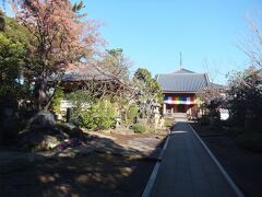 長崎神社のお隣さんが真言宗豊山派に所属する金剛院。通称長崎不動。長崎神社の旧別当寺で、御府内八十八箇所76番、豊島八十八箇所76番札所になっていて私が訪れた時もひっきりなしに御朱印を求める方がいらっしゃっていました。