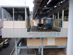 途中駅のみどり中街駅を通り、