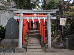鳩森八幡神社の境内にある甲賀稲荷神社
