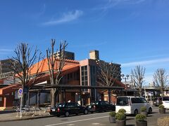 終点ゴール地、土呂駅。

のんびりした閑静な住宅街に立つ宇都宮線の駅。

駅ものんびりしてるけど、電車の本数ものんびりしてて、結構待つ。