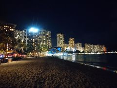 21:05
夜のワイキキビーチ

うっとり！
大好き(^-^)

新婚さん、この景色も見てないって(^-^;
教えてあげるべきだった！