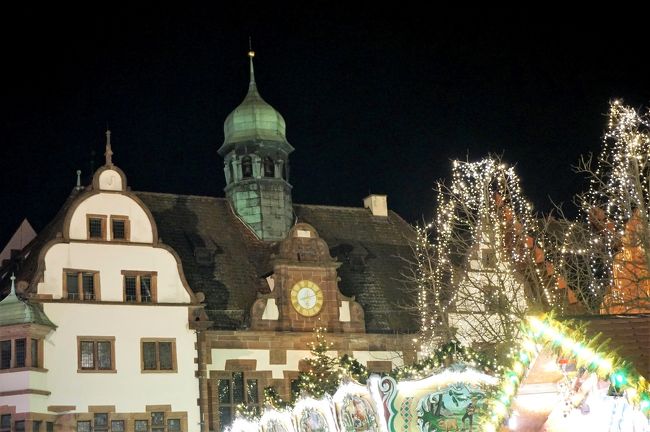 広場を離れることにします。