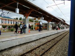 知本駅に到着。
ここは温泉で有名なところのようで、車内の多くの人が
こちらで下車。
勝手な想像だけど、廃止されちゃう前にローカル線に乗って知本温泉に行こう
って思っていた人が多かったのかな？