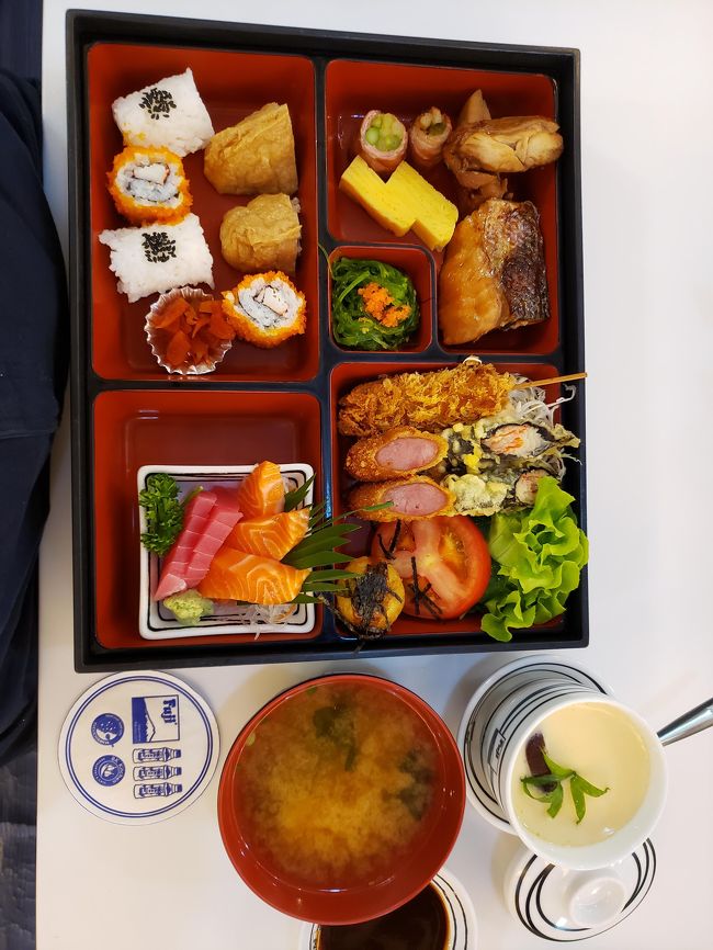 自由時間で、ジャンセイロンにて、<br />終日ぶらぶらしていました。<br />春節なんで、中国人向けの飾りつけが、<br />されていました。<br />私が行ったときは、結構中国人は多かったです。<br />今頃は制限されているかも。<br />写真は、日本料理屋さんの、日本食メニューです。<br />美味しかったですよ。(^^♪