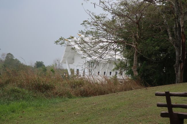 コース沿いに、大きな寺院建設中。<br /><br />コース管理；プレー中にフェアーウエーにスプリンクラーで、水散布。<br /><br />グリーン全体速かった。<br />余りグリーン癖は、感じなかった。