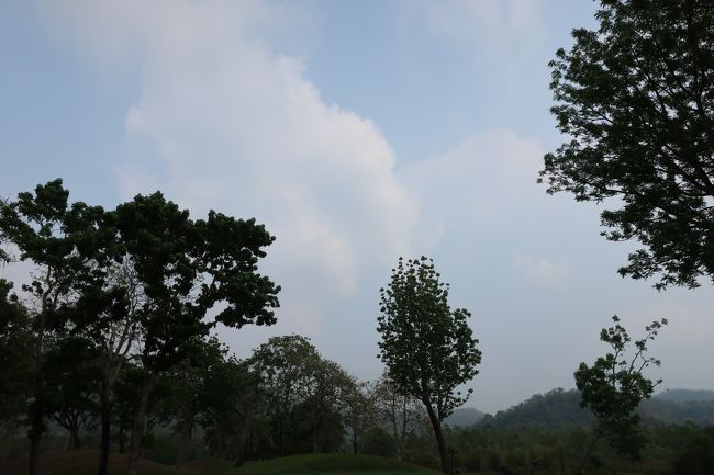 晴れから、曇り空<br />あまり暑くなく良かった。<br />AM.9:40パタヤ発<br />PM11:00頃プレースタート<br />Pm.17：00頃パタヤ戻り....高速途中10分位、大雨にぶつかる。