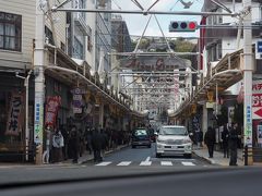 熱海銀座はさすがの人出。どのお店も行列ができています。