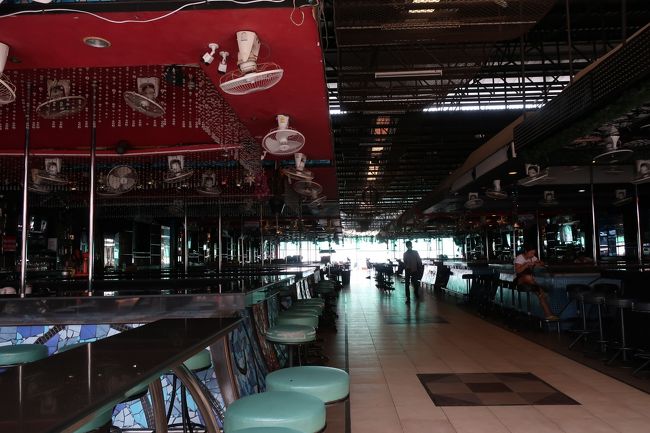 店も静か。<br />営業は夕方あたりから。