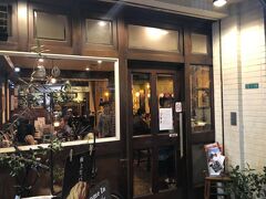 花火終了後は集中するので、少しずらして会場を出る事としました。

十三駅周辺まで来ましたが、駅はまだすごく混雑しているようなので、丁度空きの出たこちらの喫茶店で休憩しようという事となりました。
「十三 旬菜　ｺｺｯﾄ」です。
