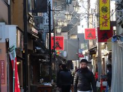 郊外住宅地と聞いていたのに　
駅に沿って　飲み屋街　

ちょっと　意外