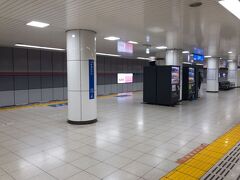 @大和駅

横浜、海老名に次ぐ乗降客数を誇る大和駅に到着。

大和駅は、1面2線の地下駅です。(1993年に地下化)

小田急江ノ島線との乗り換え駅で、当駅からは、小田急経由、相鉄・JR経由で新宿へ行けます・・・