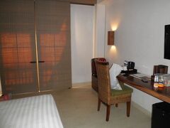 ＜サヌール＞
The Oasis Lagoon Sanur （2015年８月）
http://4travel.jp/travelogue/11043708
THE 1O1 Bali Oasis Sanur（2024年の名前）
アルタセダナ（旧ハルディス）の隣。苦手なビルディングタイプ。バリ島初心者さんならこのあたりから攻めて欲しい。