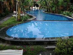 ＜サヌール＞
The Janan Villa（2017年12月＠2933円）
https://4travel.jp/travelogue/11317322

料金の安さとプングタン通りに惹かれて予約。タンブリンガンより裏通りが好きな方におすすめ。2024年拡張工事をすませ、格安で予約できるようです（未確認）。