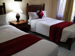 ＜サヌール＞
Swastika Guesthouse（2018年12月＠3400円）
https://4travel.jp/travelogue/11440384　

スワスティカバンガローズと間違えて予約(笑)。
その後、部屋番の指定、無料レイトチェックアウトができたので、そのまま利用しました。2024年目の前にアイコンバリがオープン。絶好のロケーション。