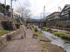 [これより前は 10-5 をご覧ください]

玉湯川沿いの散策路。