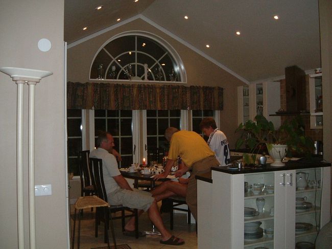 何回かお邪魔したお宅。素敵なお宅でした。日本でいう工務店をされている方で、設計は自分たちで、もちろん建てるのも自分たちで建てたそうです。