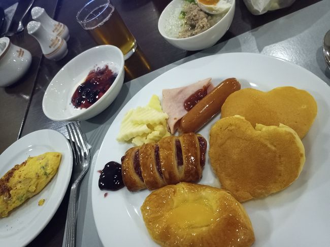 予定がどうなるか分からないから朝早いけどしっかり食べておく。<br />そういえば、昼時にちゃんと昼ごはん食べられてないもんな。