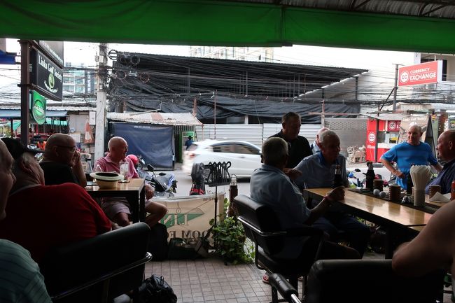 Links Golf Bar。。。成績発表。<br />AM.9:00発～pM.5:20着。<br /><br />欧米人参加が大部分...東洋人は一人でした。