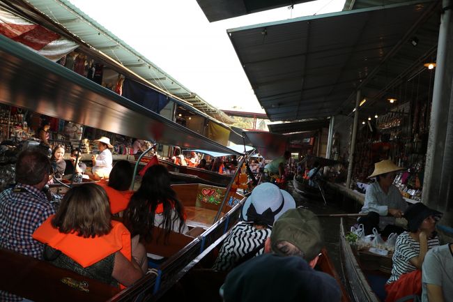 エンジン付きボートも混在して進むため、まぁまぁ騒がしい。<br />賑やかだけど、情緒を楽しむという感じはあまりない。