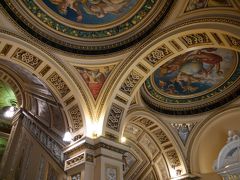 上階への階段ホール。
正直様式がごちゃまぜなのですが、不思議に調和がとれています。