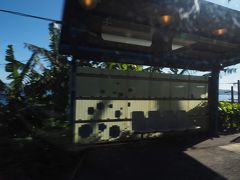 微妙な写真ですが、山が錦江湾に迫ってくる場所にある竜ケ水駅。