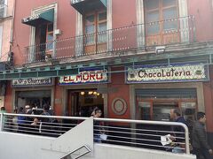 チュロスで有名なお店の「エルモロ」へ行きました。