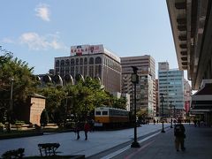 汐止の曇り空から、台北は出発時と同じ青空。南港、松山、台北と駅は地下なので、台北駅を出て、いきなりのあまりの青空に頭がついていかず。狐につままれたようになりました。せっかくなので久々の台北の青空を楽しみます。