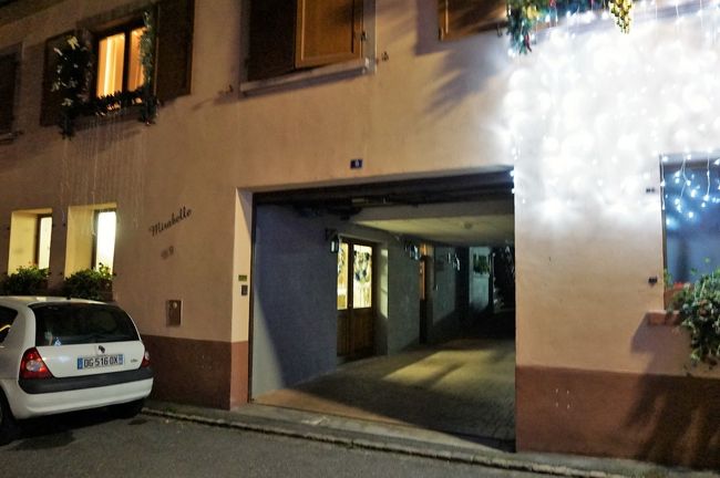 18時過ぎ、ミラベルに戻ると扉が開いていました。<br />ホテル棟のダイニングでは、オーナーとお客さんたちが団らん中。<br />なんだかホッとします。