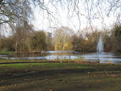 ウェストミンスター寺院とバッキンガム宮殿の間に位置するロンドン最古の王立公園「セント・ジェームズ・パーク」。
