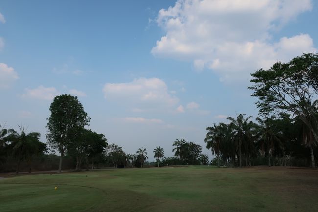 ■Pattavia Century Golf Club<br />肝心のプレーは平凡スコアー<br />グリーンの速さが難しかった。<br />普通に見えても、超高速<br />下りが特に高速で難しかった....いい処に落としても、フェ―アウエー逆戻りあり