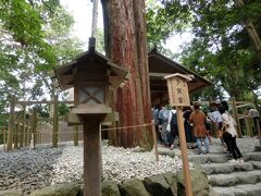 豊受大神宮の荒御魂をおまつりする別宮です。山の頂きにあるため古くから高宮と呼ばれていました。