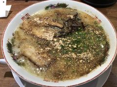 せっかくなので、熊本ラーメンを。
天外天というお店でいただきました。
マー油がふんだんに使われており、にんにくの香りがしておいしかったです。